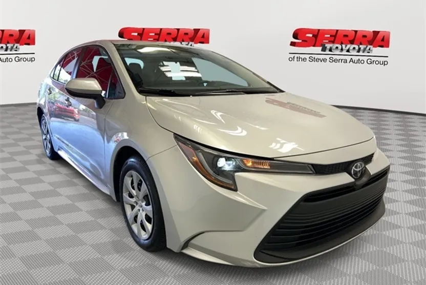 2023 Toyota Corolla LE photo 1