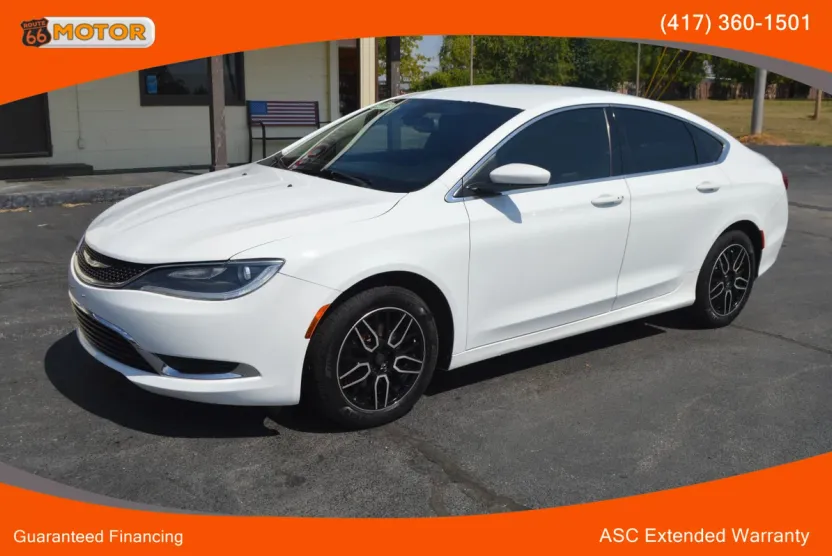 2016 Chrysler 200 Limited photo 1