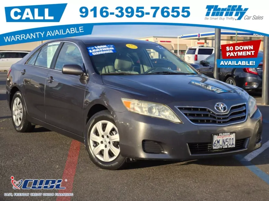 2011 Toyota Camry LE photo 1