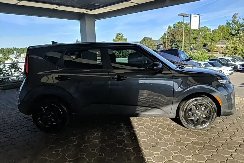 2022 Kia Soul S photo 1