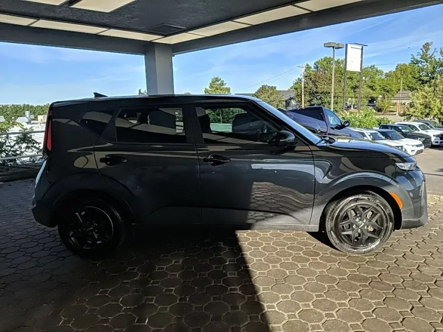 2022 Kia Soul S photo 1