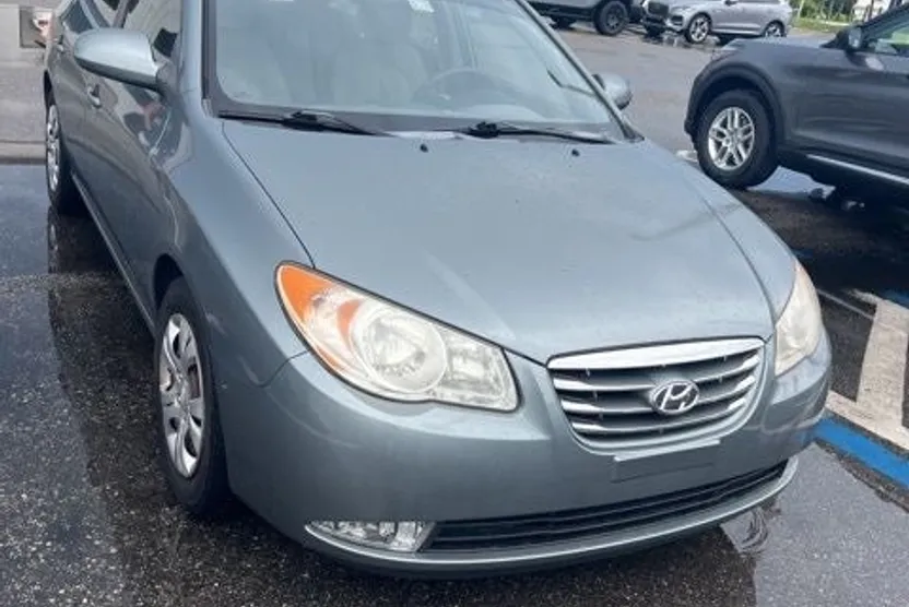 2010 Hyundai Elantra GLS photo 1