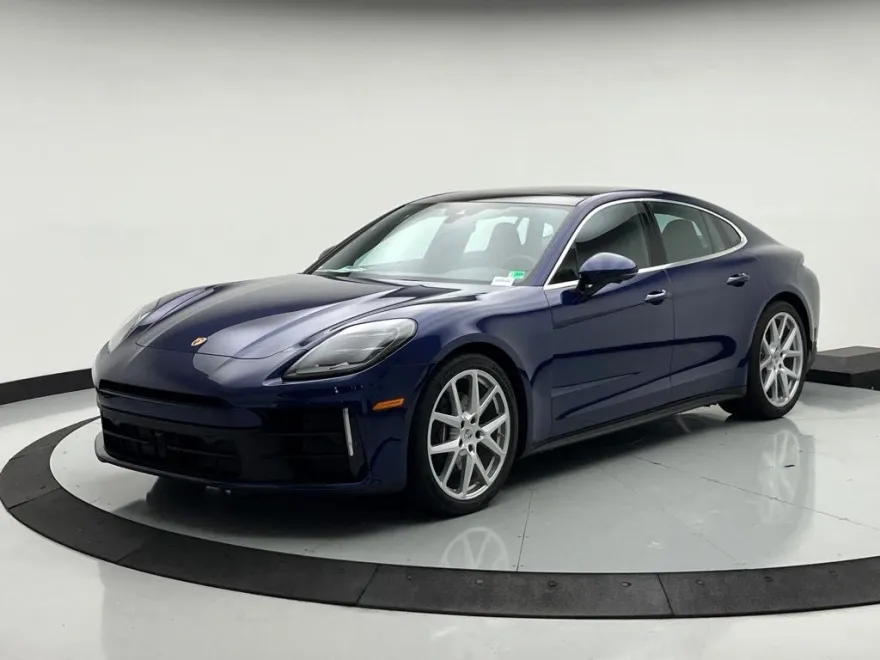 2025 Porsche Panamera 4 photo 1