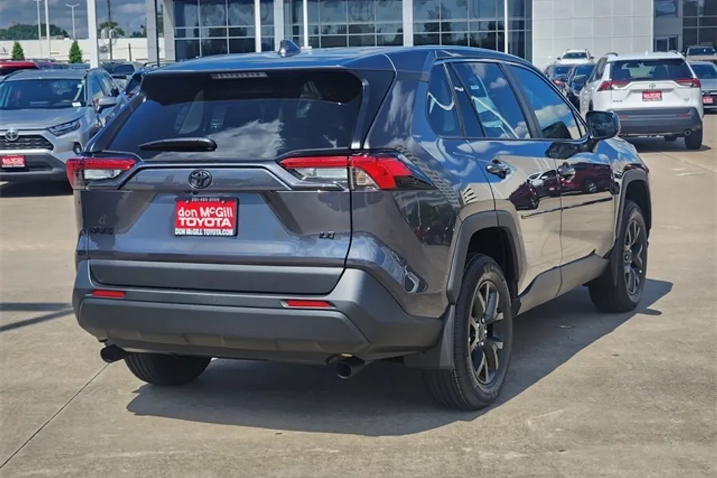 2025 Toyota RAV4 LE photo 1