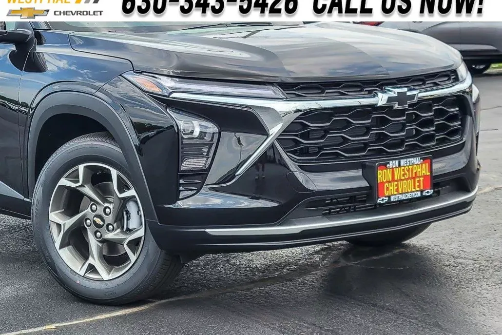 2025 Chevrolet Trax LT photo 1