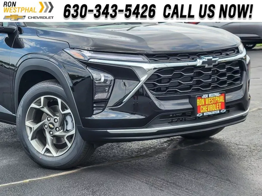 2025 Chevrolet Trax LT photo 1