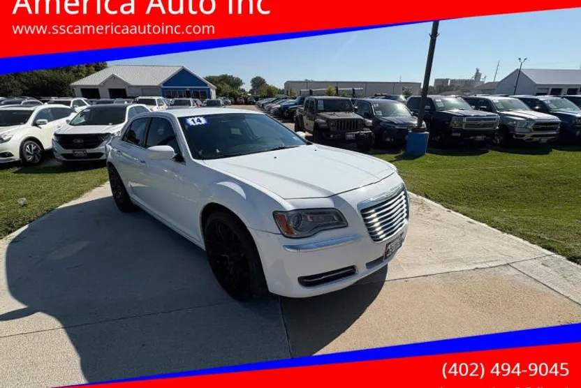2014 Chrysler 300 Base photo 1