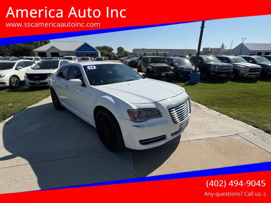 2014 Chrysler 300 Base photo 1