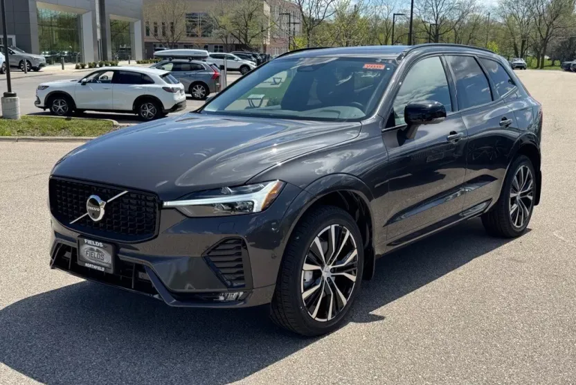 2025 Volvo XC60 B5 Plus photo 1