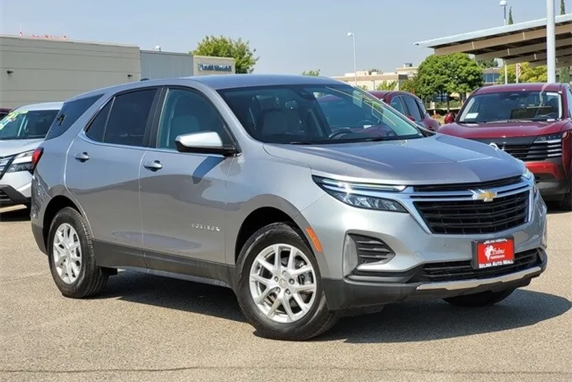 2023 Chevrolet Equinox LT photo 1