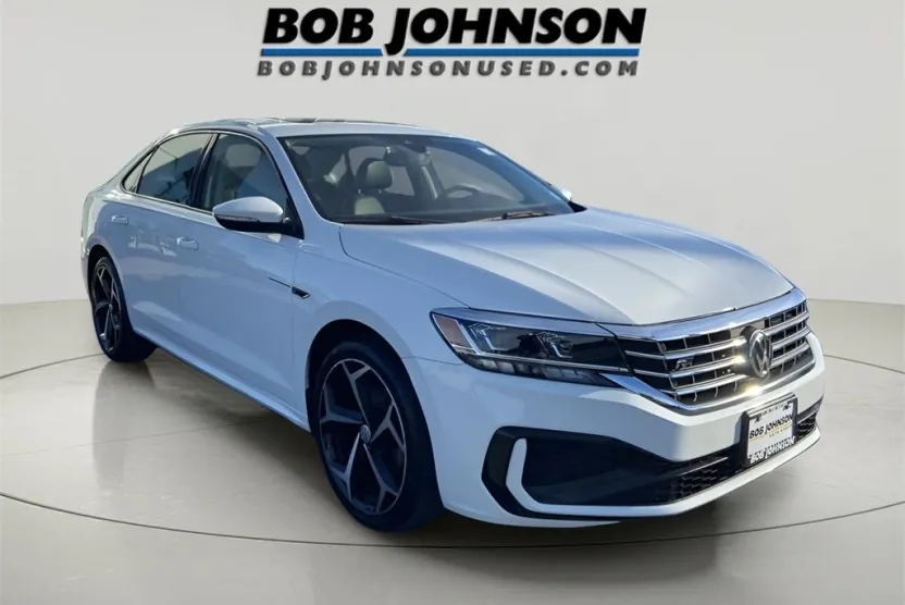 2020 Volkswagen Passat 2.0T R-Line photo 1