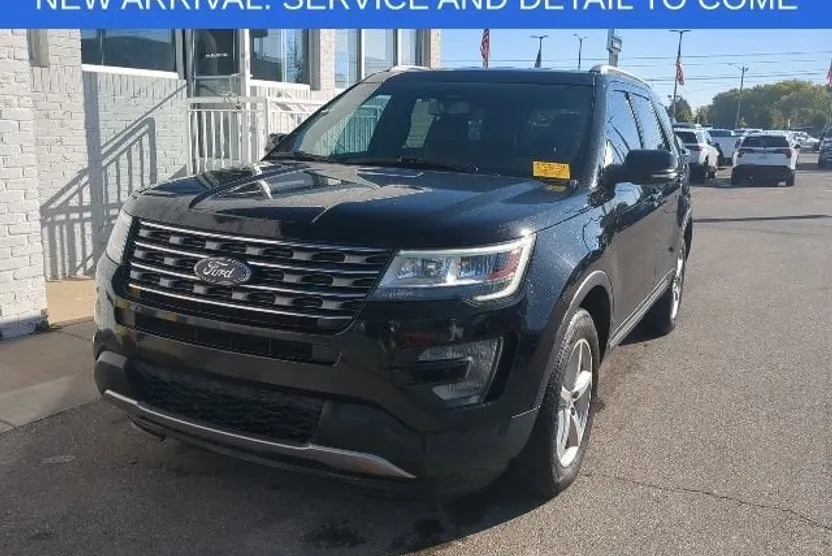 2017 Ford Explorer XLT photo 1