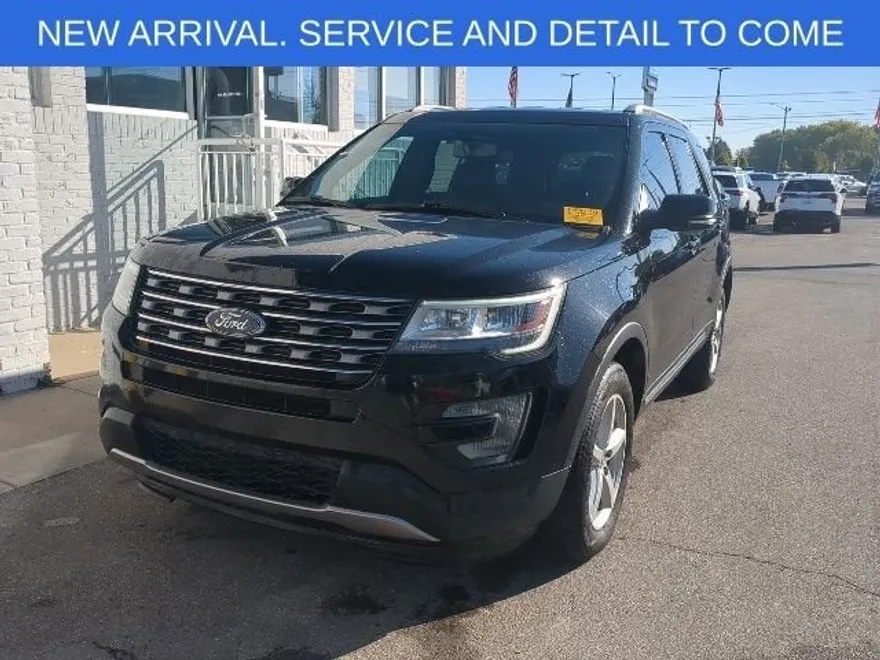 2017 Ford Explorer XLT photo 1
