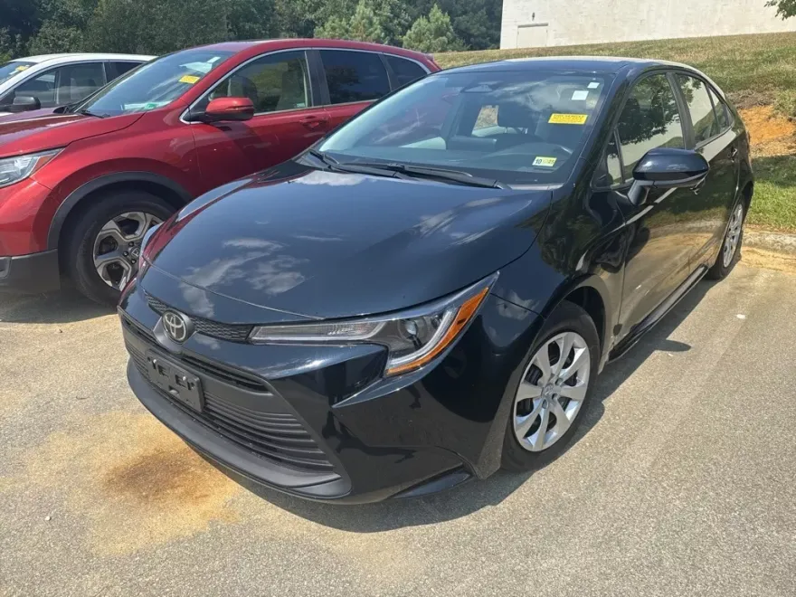 2024 Toyota Corolla LE photo 1