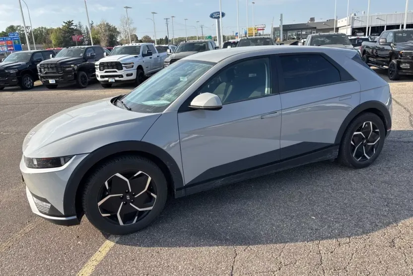 2022 Hyundai Ioniq 5 SE photo 1