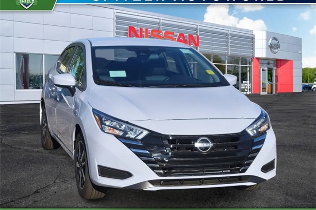 2025 Nissan Versa SV photo 1