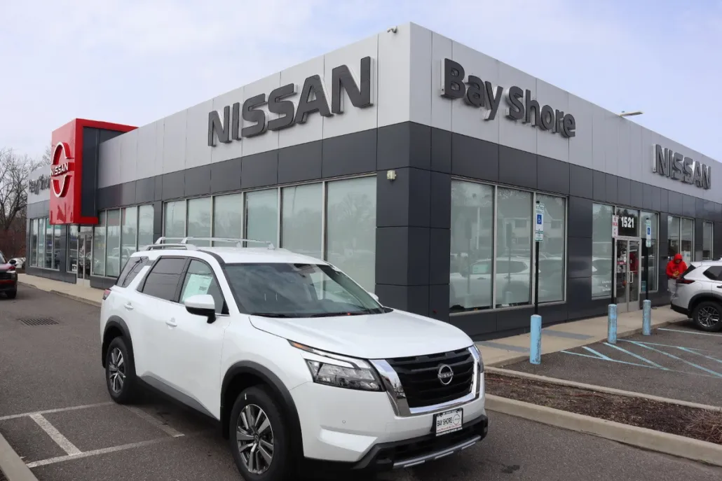 2025 Nissan Pathfinder SL photo 1