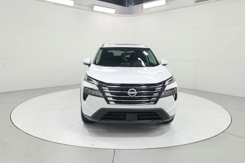 2025 Nissan Rogue SV photo 2