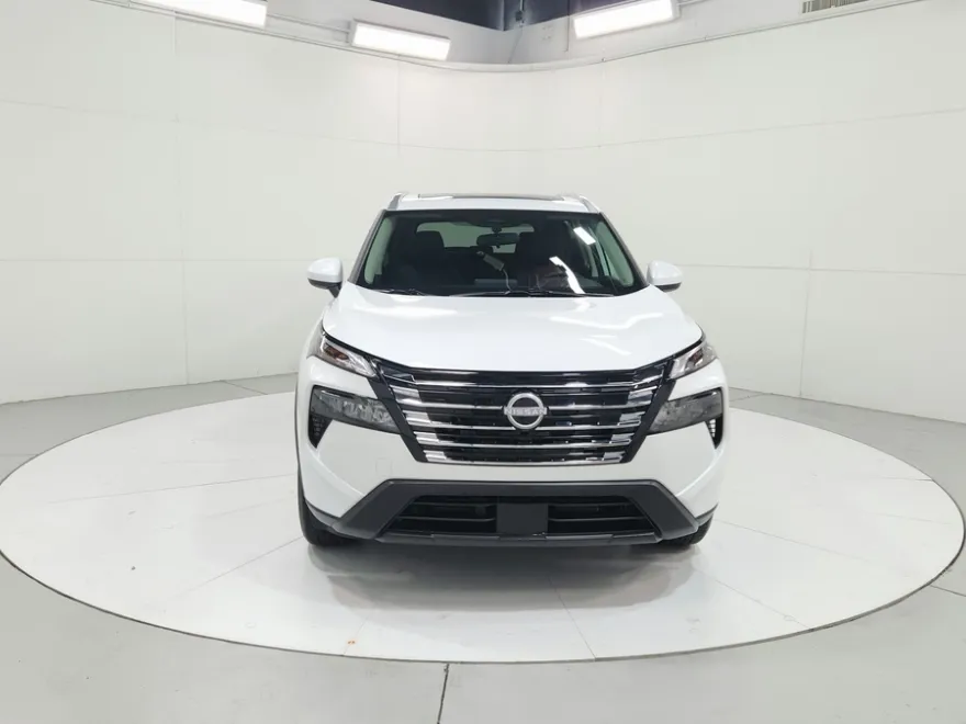 2025 Nissan Rogue SV photo 2