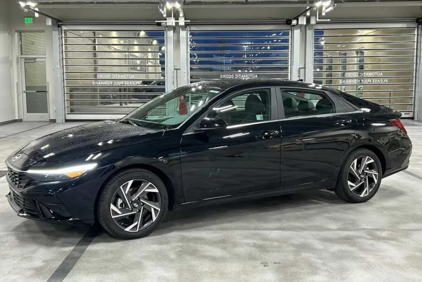 2024 Hyundai Elantra SEL Convenience photo 1