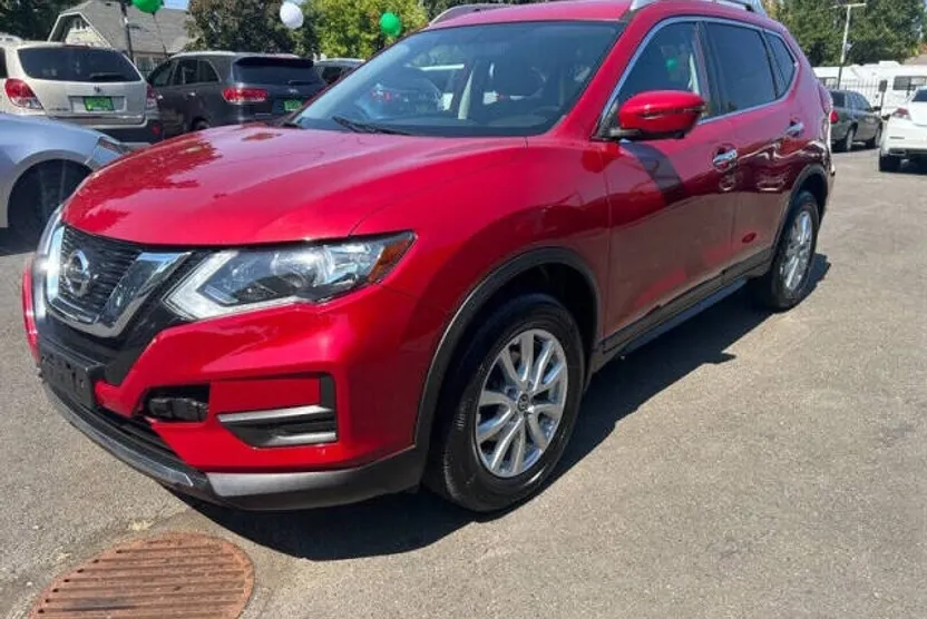 2017 Nissan Rogue SV photo 1