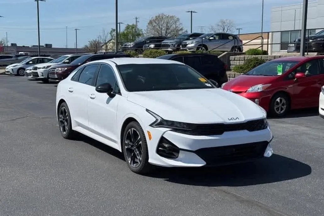 2024 Kia K5 GT-Line photo 1