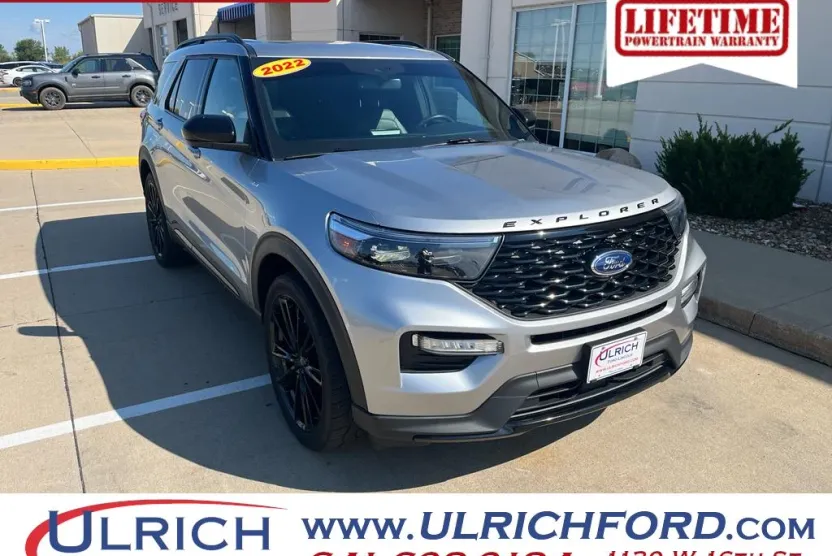 2022 Ford Explorer ST-Line photo 1