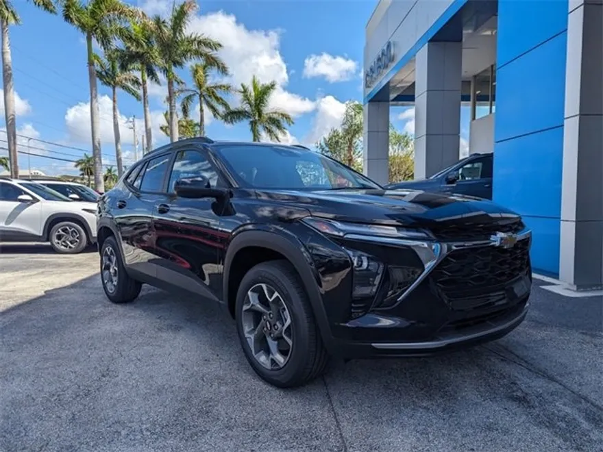 2025 Chevrolet Trax LT photo 1