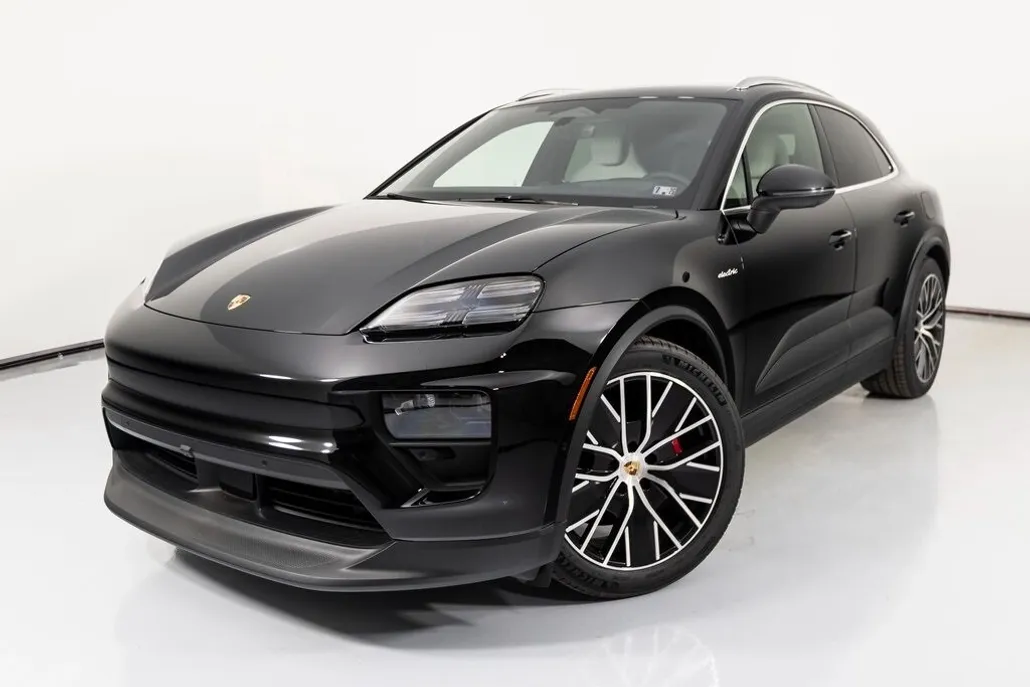 2025 Porsche Macan Electric photo 1