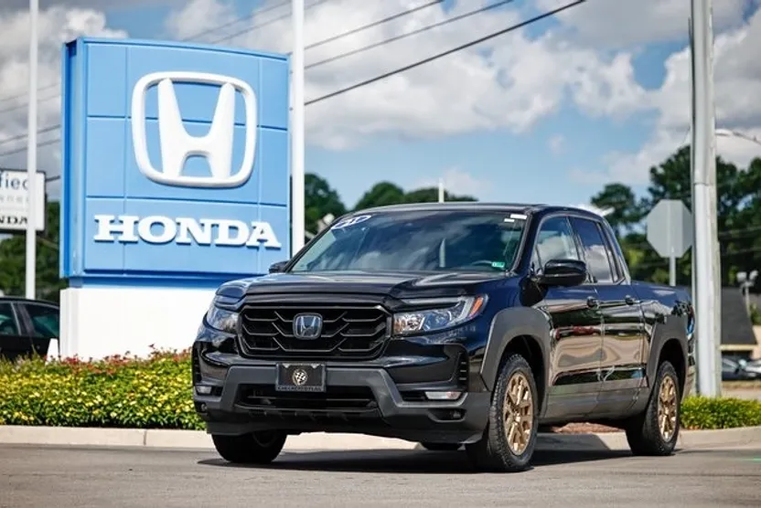 2021 Honda Ridgeline Sport photo 1