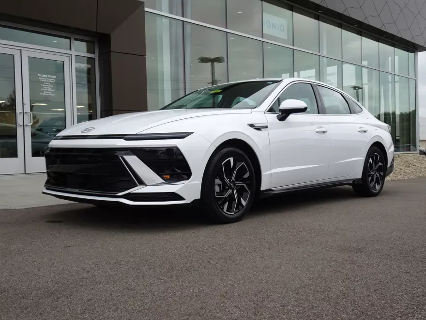 2024 Hyundai Sonata SEL photo 1