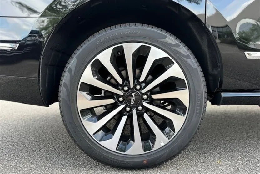 2024 Lincoln Navigator L Reserve photo 1