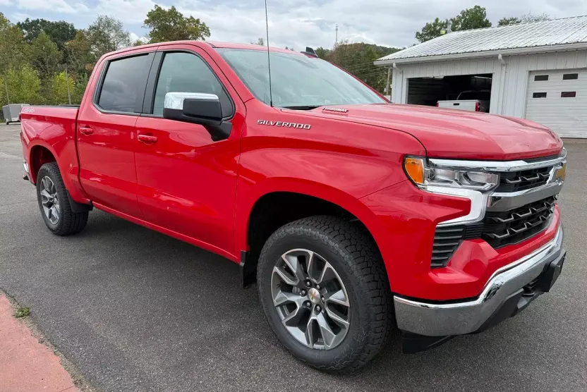 2026 Chevrolet Silverado 1500 LT photo 1