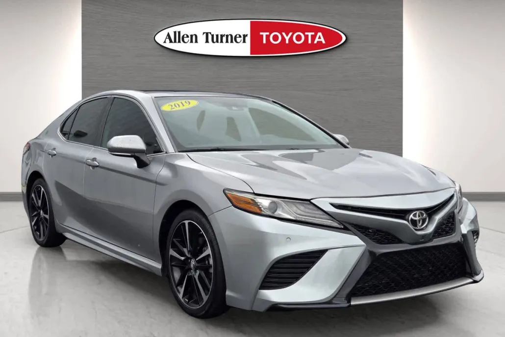 2019 Toyota Camry XSE photo 1