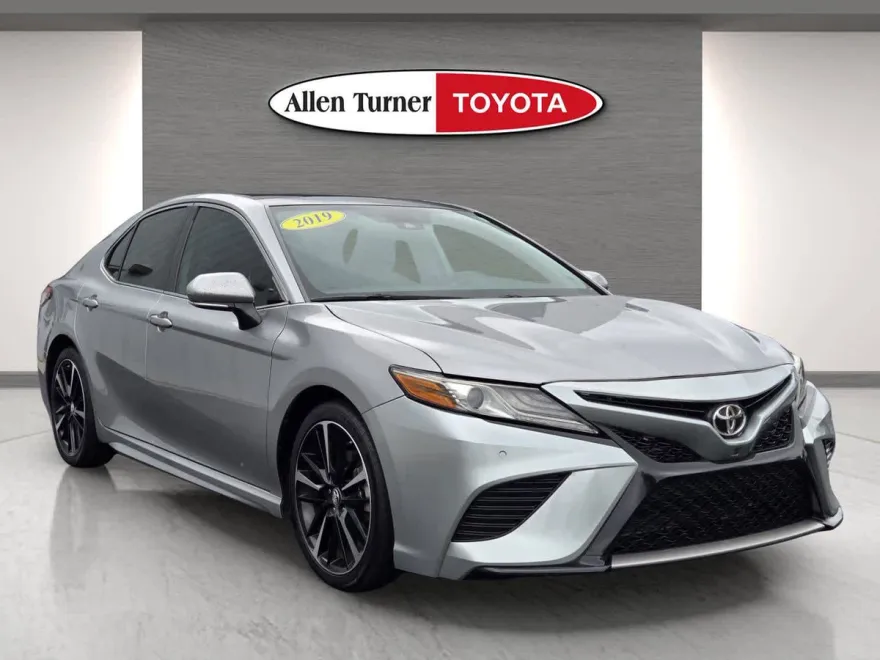 2019 Toyota Camry XSE photo 1