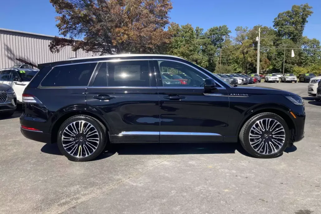 2025 Lincoln Aviator Black Label photo 1