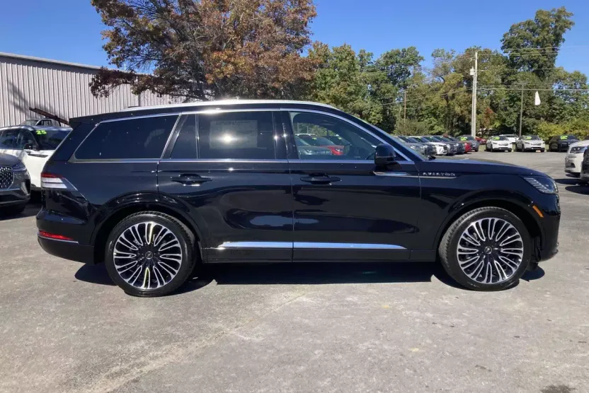 2025 Lincoln Aviator Black Label photo 1