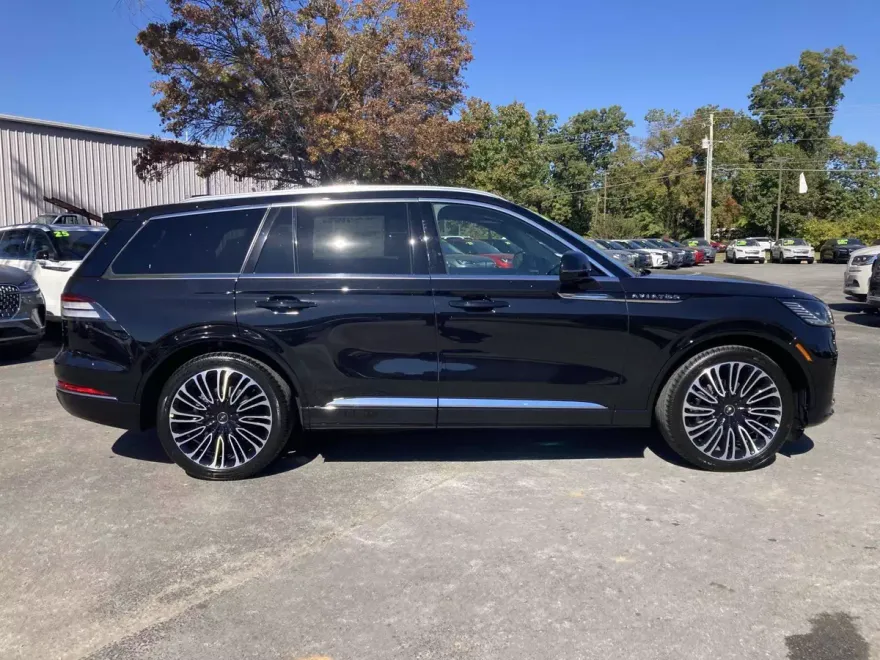 2025 Lincoln Aviator Black Label photo 1