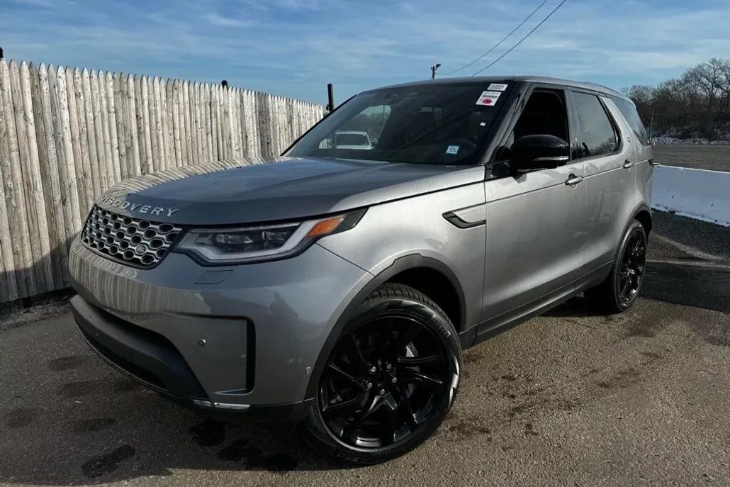 2025 Land Rover Discovery S photo 1