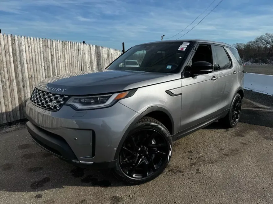 2025 Land Rover Discovery S photo 1