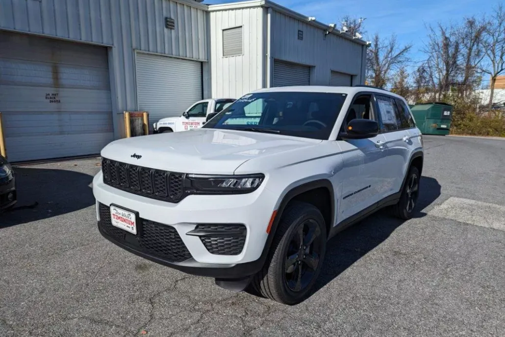 2025 Jeep Grand Cherokee Altitude photo 1