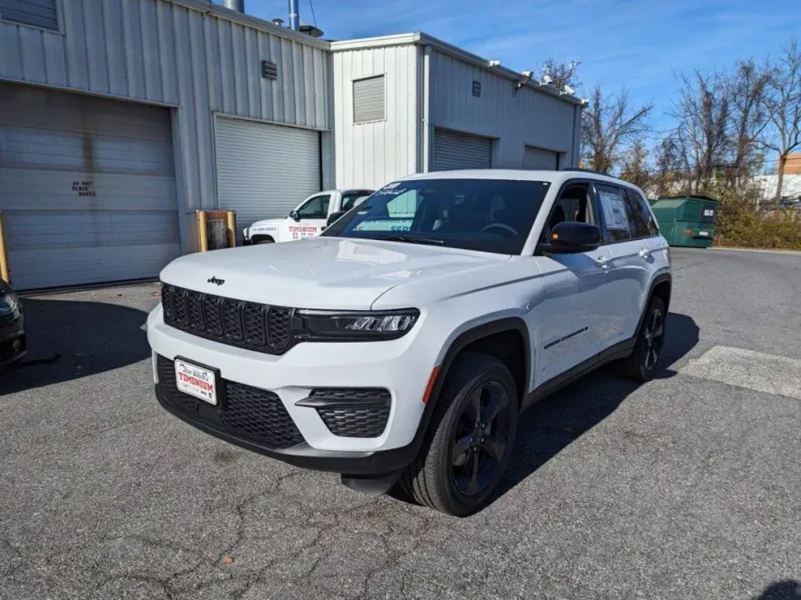 2025 Jeep Grand Cherokee Altitude photo 1