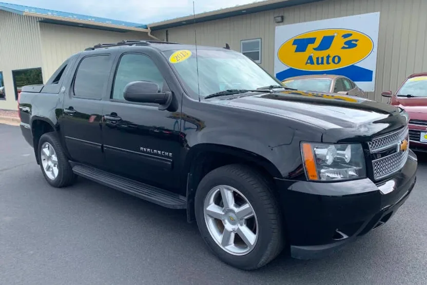 2013 Chevrolet Avalanche LS photo 1
