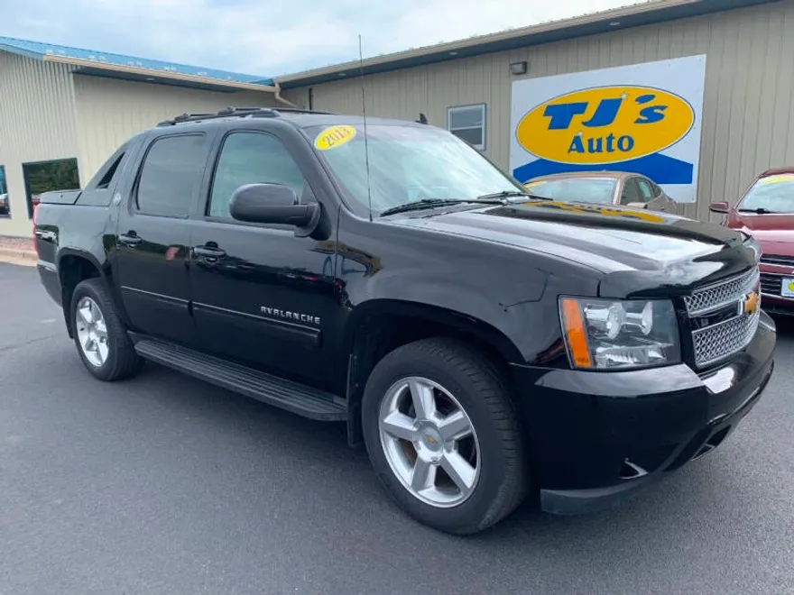 2013 Chevrolet Avalanche LS photo 1