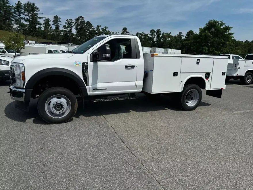 2024 Ford F-450 photo 1