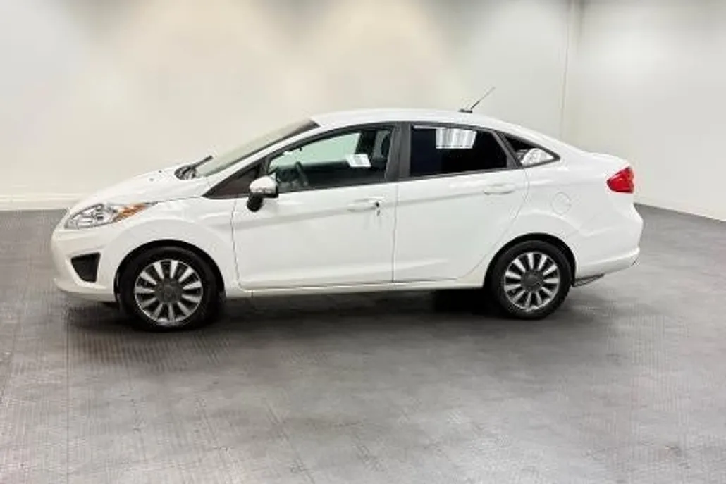 2013 Ford Fiesta SE photo 1