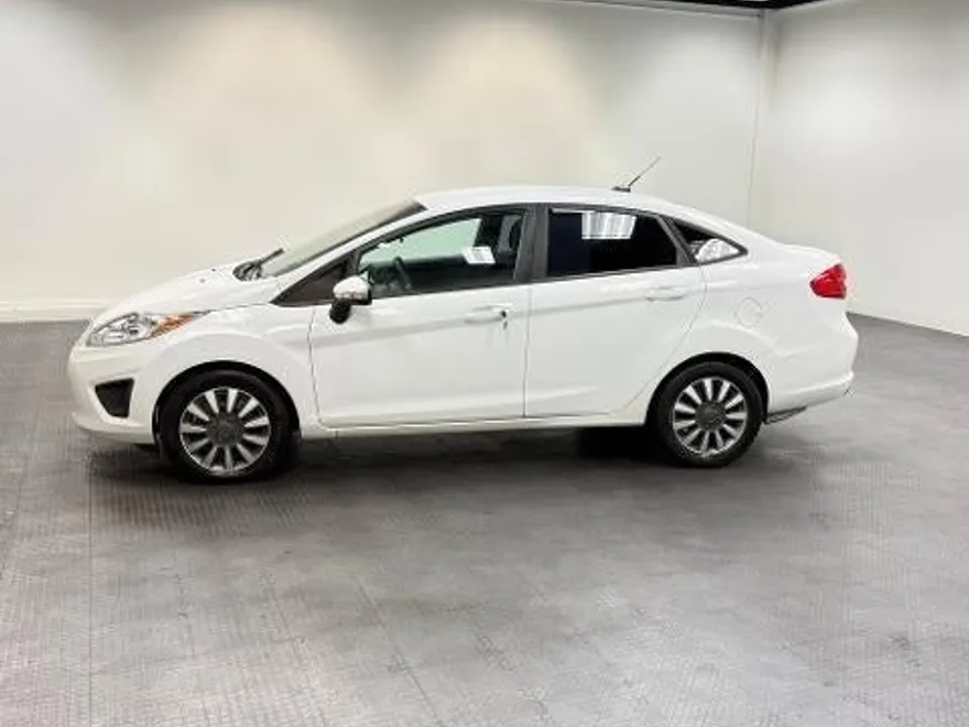 2013 Ford Fiesta SE photo 1