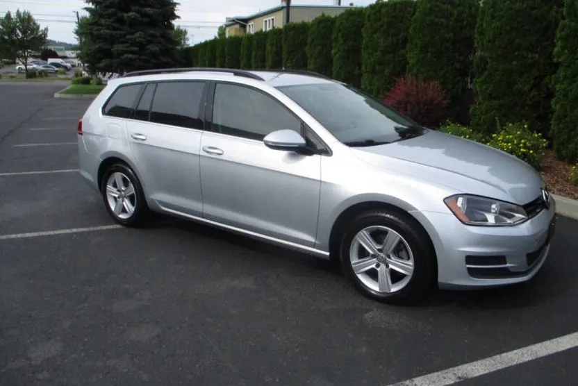 2015 Volkswagen Golf SportWagen TDI SE photo 1