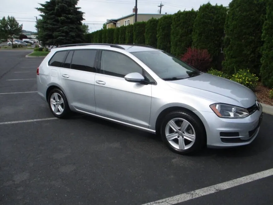 2015 Volkswagen Golf SportWagen TDI SE photo 1