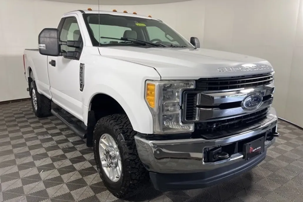 2017 Ford F-350 XL photo 1